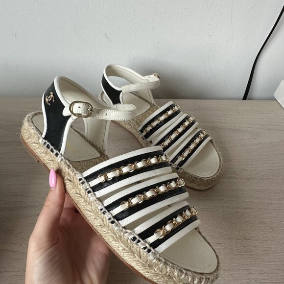 Chanel Bicolor CC Ankle Strap Espadrille Sandals Sz 37 Chain On Straps Black/Whi - Picture 8 of 15